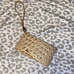 Brahmin wristlet